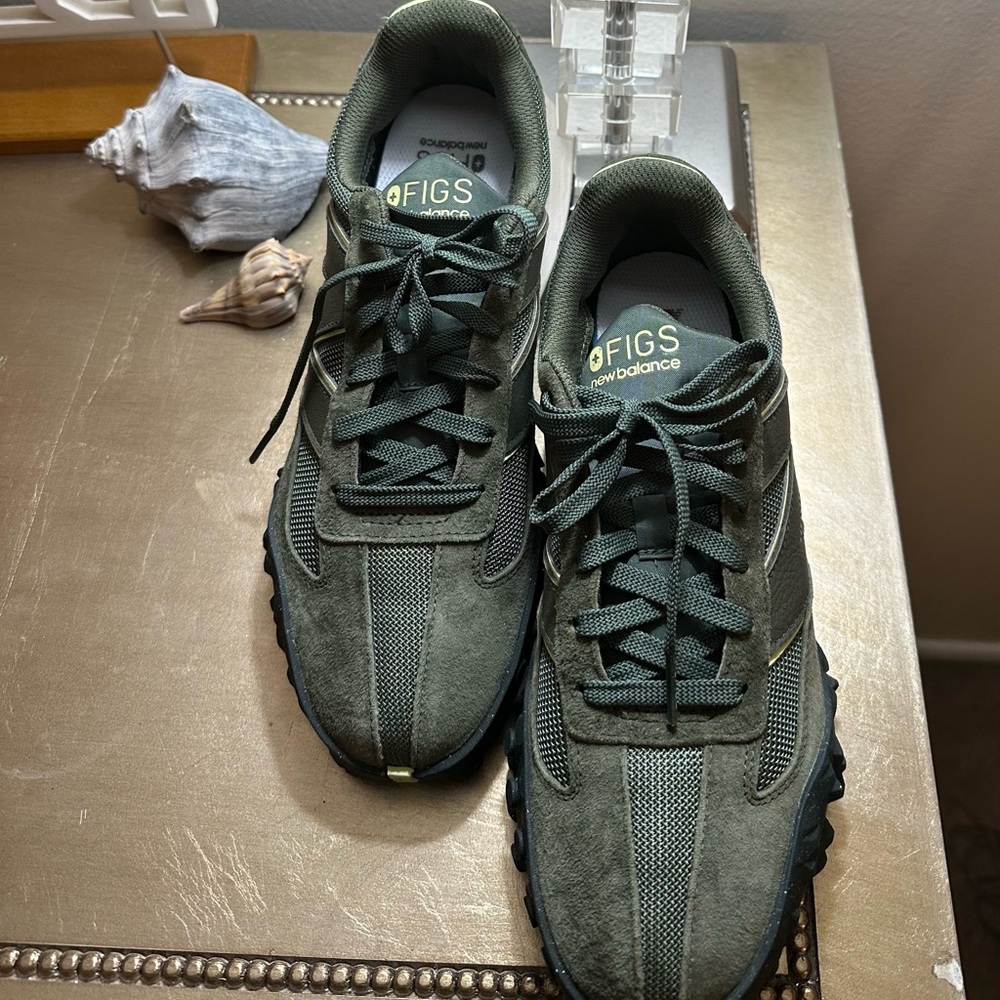 NEW BALANCE FIGS GREEN ATHLETIC SHOE
